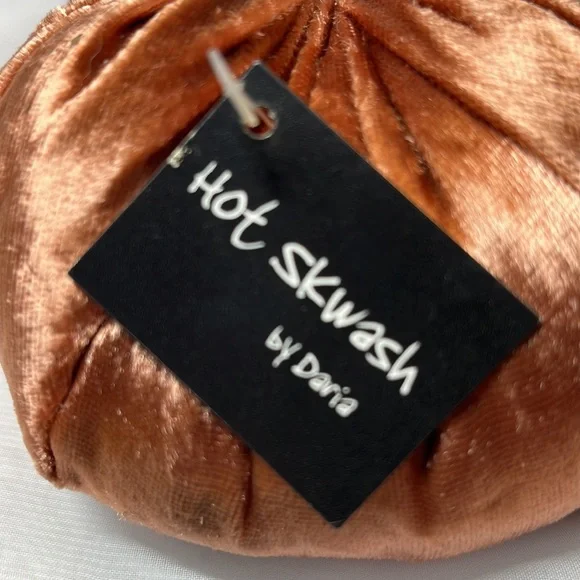 Hot Skwash by Daria Pumpkins